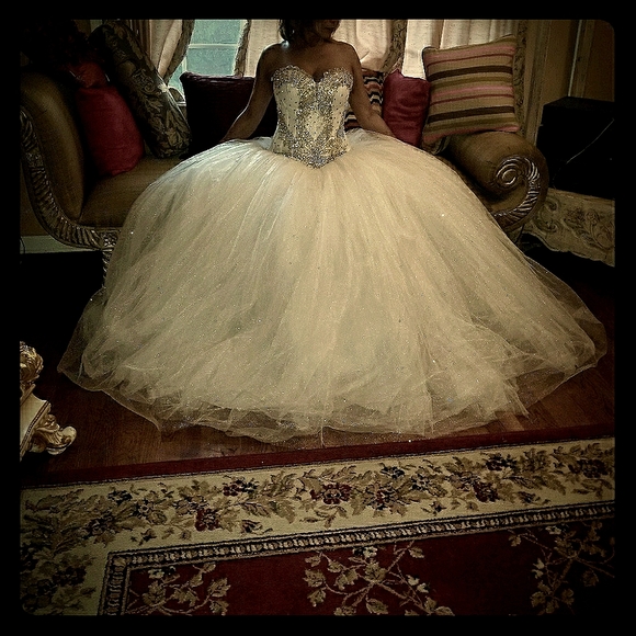 Dresses & Skirts - WEDDING DRESS